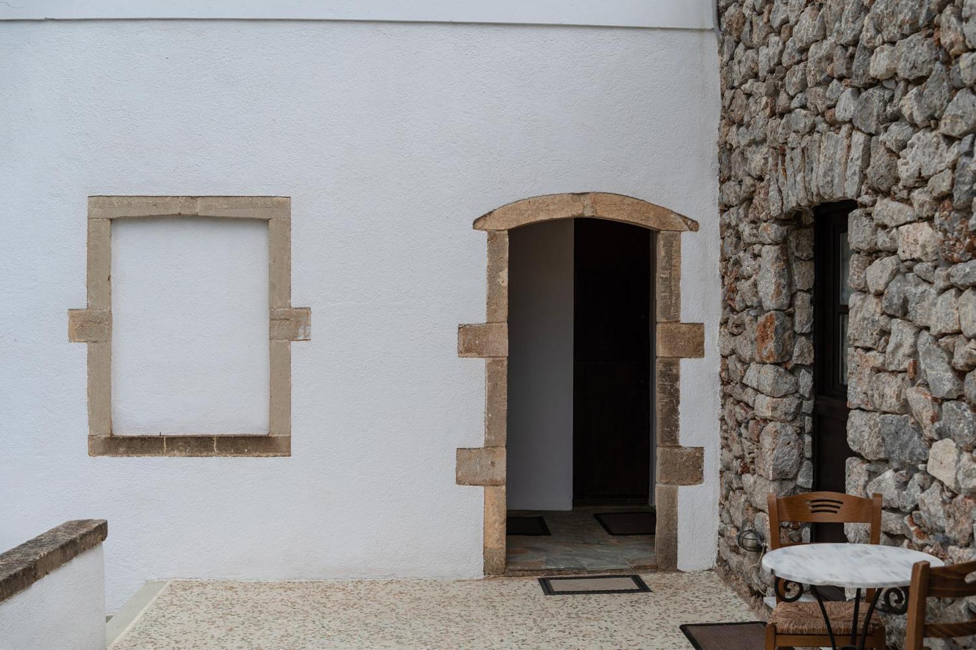 Belessi'S Mansion Apartment Yefira ภายนอก รูปภาพ